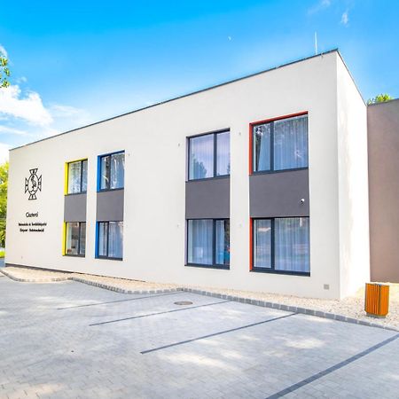 발라톤알마디 Ciszterci Rendezvenykoezpont B&B 외부 사진