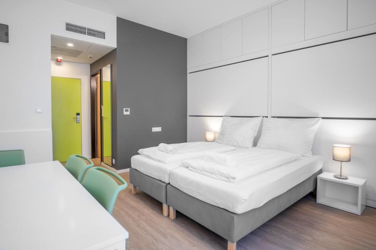 발라톤알마디 Ciszterci Rendezvenykoezpont B&B 외부 사진