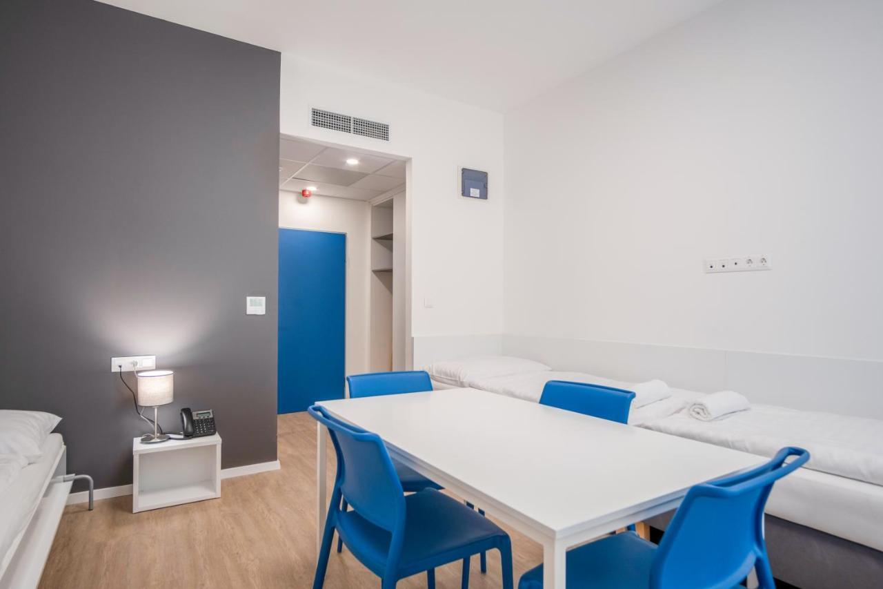 발라톤알마디 Ciszterci Rendezvenykoezpont B&B 외부 사진