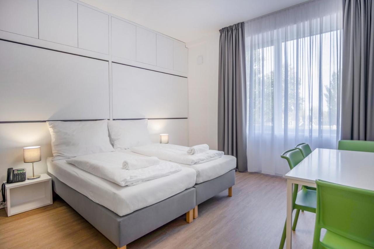 발라톤알마디 Ciszterci Rendezvenykoezpont B&B 외부 사진