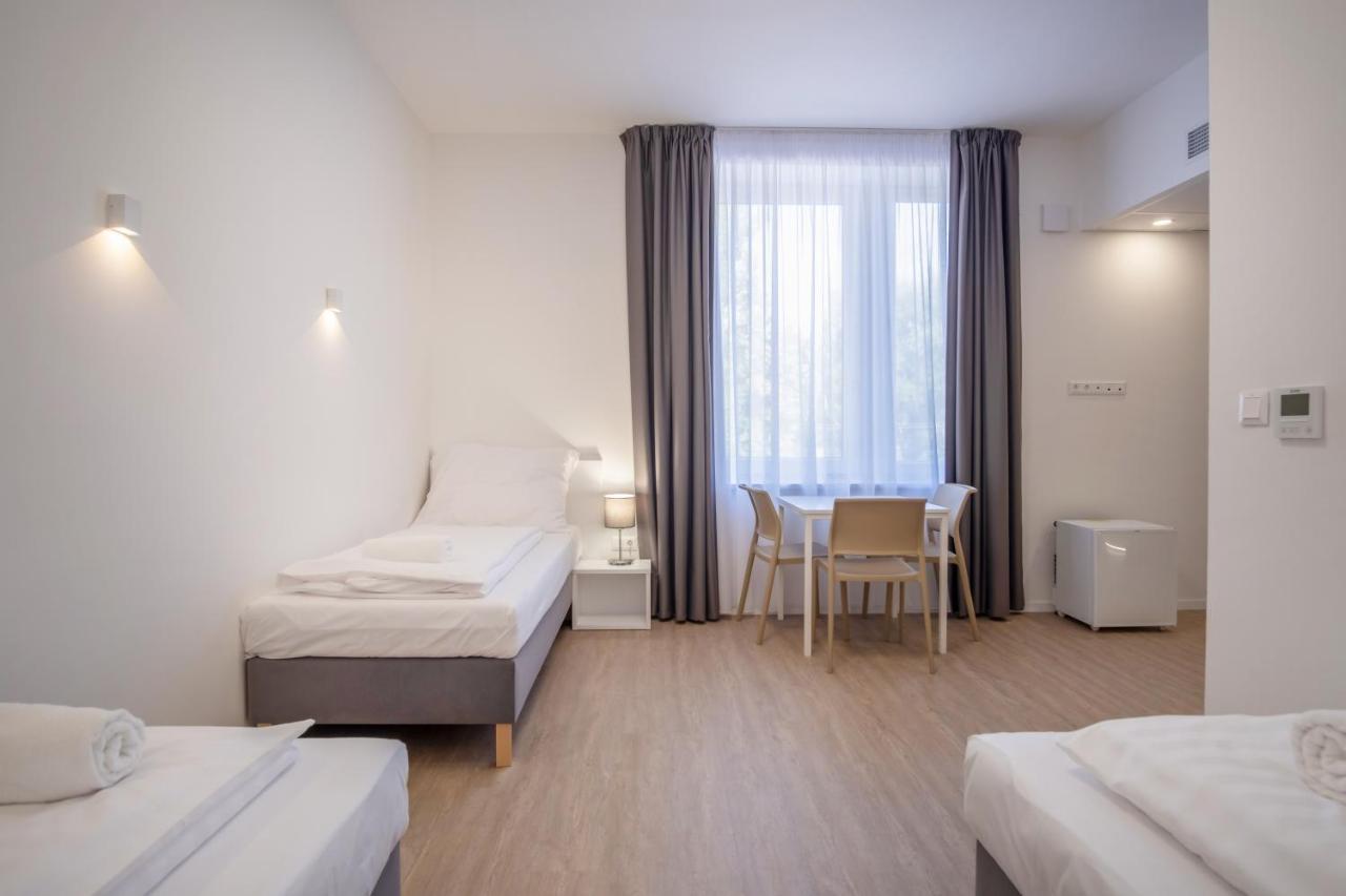 발라톤알마디 Ciszterci Rendezvenykoezpont B&B 외부 사진