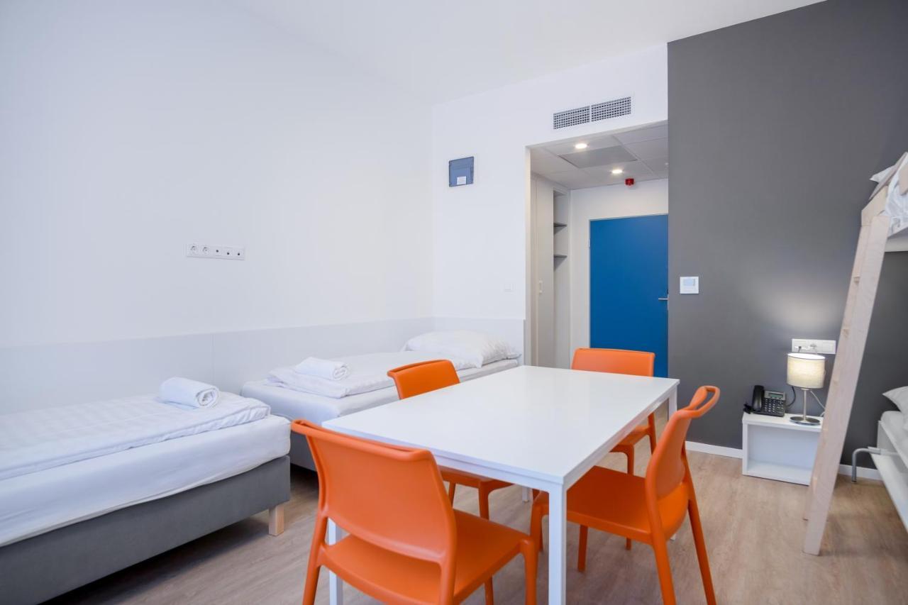 발라톤알마디 Ciszterci Rendezvenykoezpont B&B 외부 사진